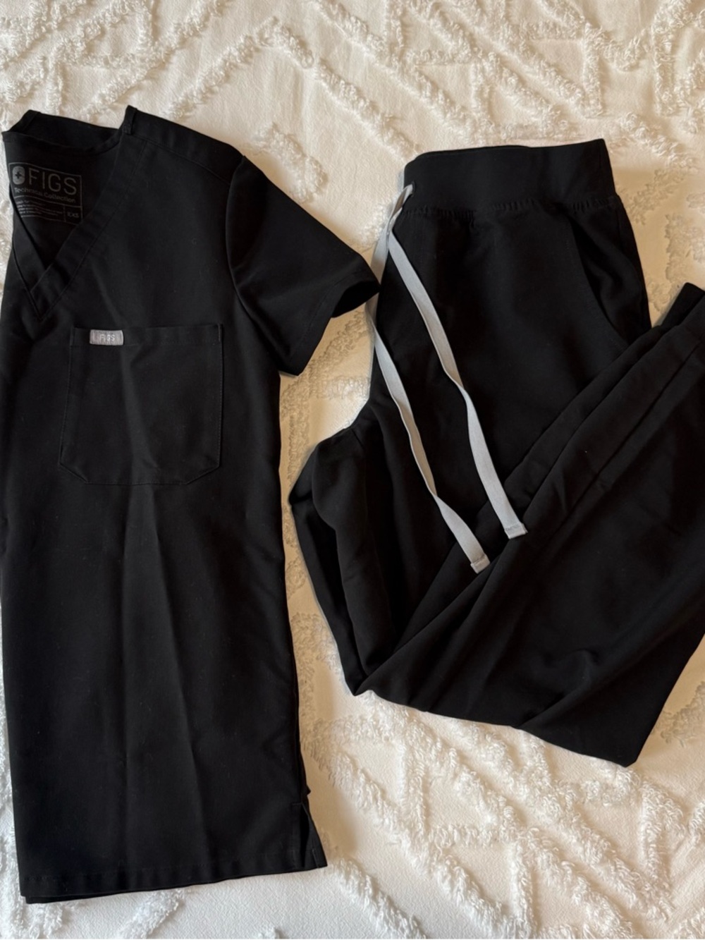 FIGS Black Scrub Set